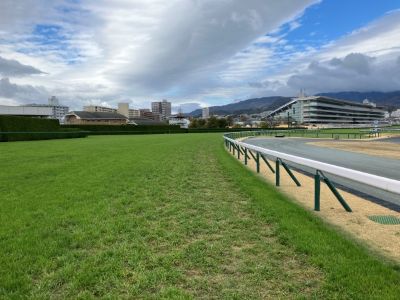 �O���4�R�[�i�[